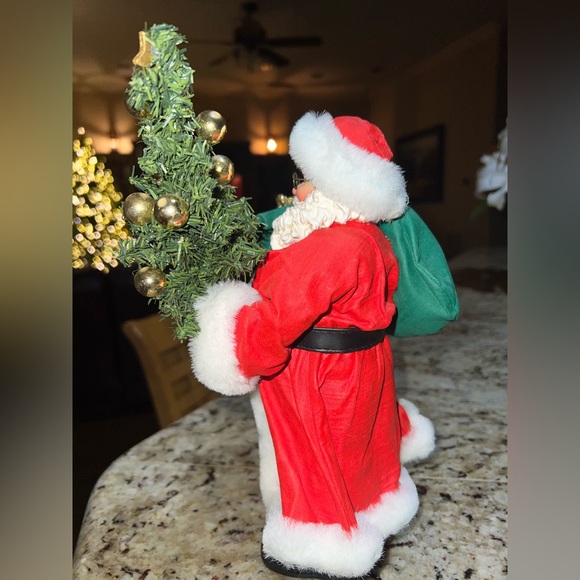 Kurt S Adler collectible Resin Santa With Christmas Tree & Present Bag - Picture 4 of 7